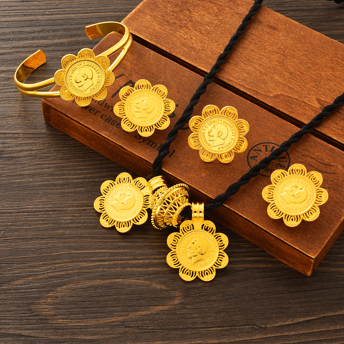 Dubai 24k Gold Plated Double P - огляд і ціна Ethnic Fashion In Dubai
