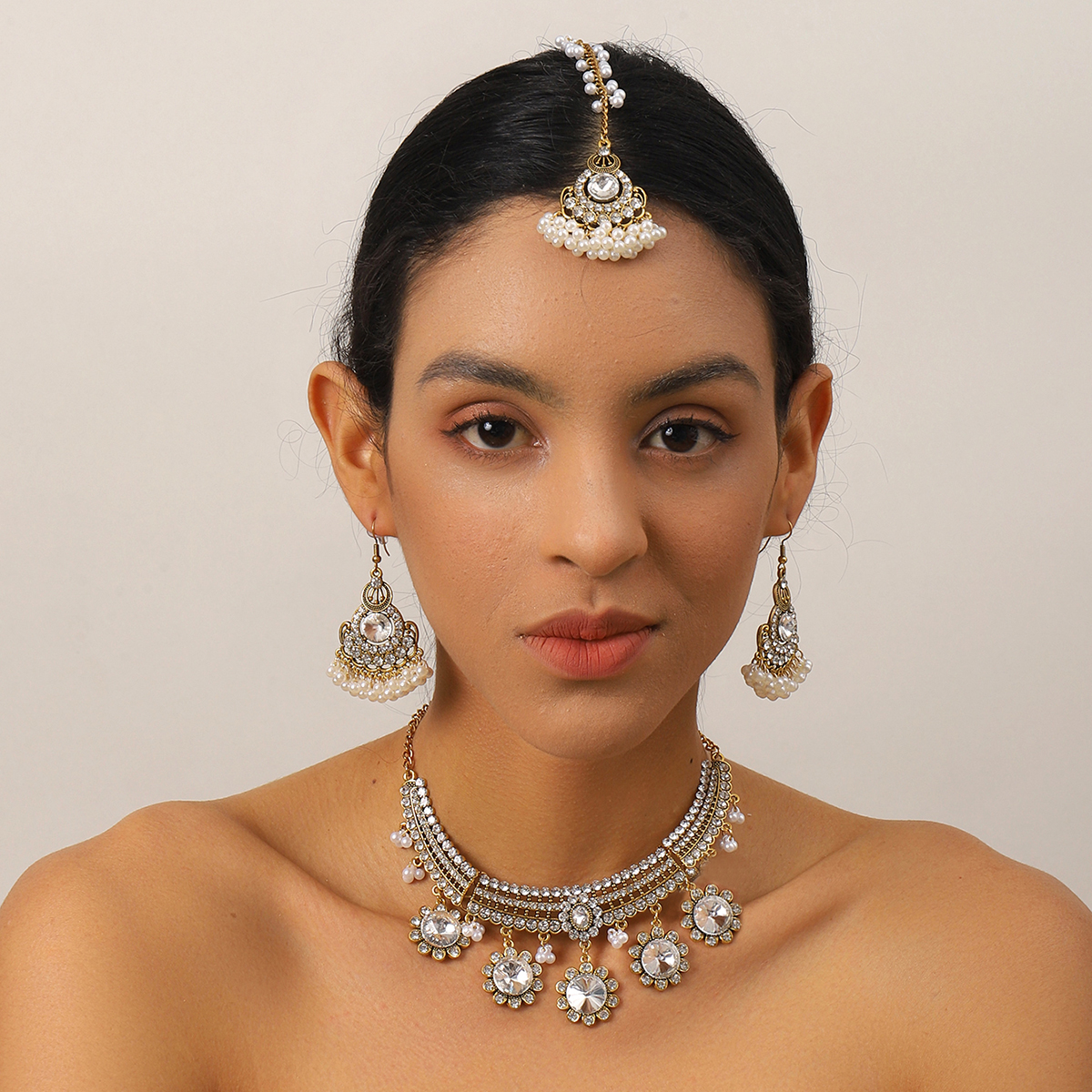 Luxury Gold Color Round Crysta - огляд і ціна Ethnic Fashion In Dubai